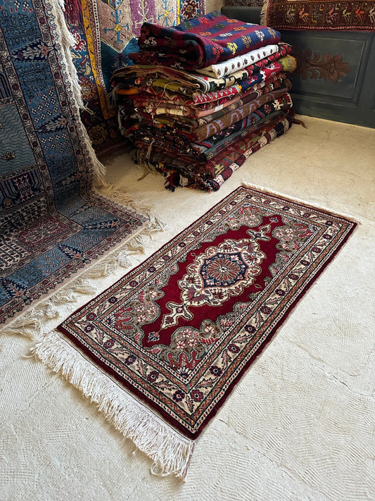 Yastik Rug